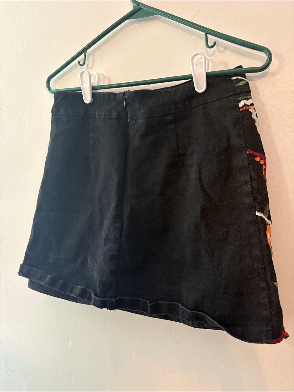 emory park Black Mini Skirt with Multicolor Floral Embroidery Size Medium - Picture 9 of 9